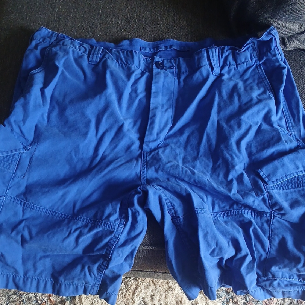 Ralph Lauren Blue Cargo Shorts with Relaxed Fit
